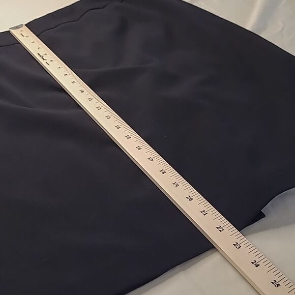 Ellen Tracy sz 10 stretch black skirt - Picture 3 of 5